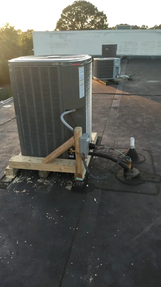 Commercial rooftop unit serviced by Ace Mechanical