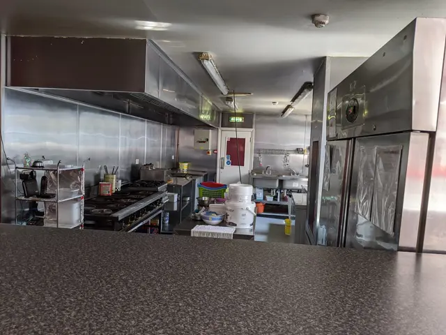 Commercial kitchen refrigeration